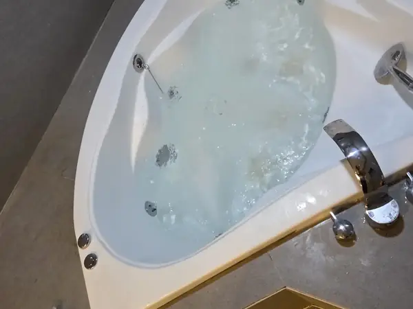 해운대 제니스 월풀욕조 모터·배수구 교체 시공 이후 모습